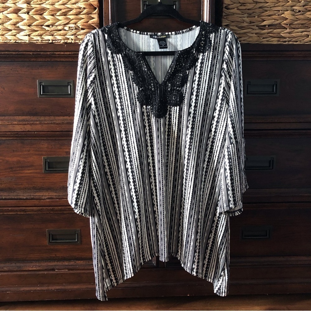 Robert Louis abstract striped shark bite hem tunic top in size M